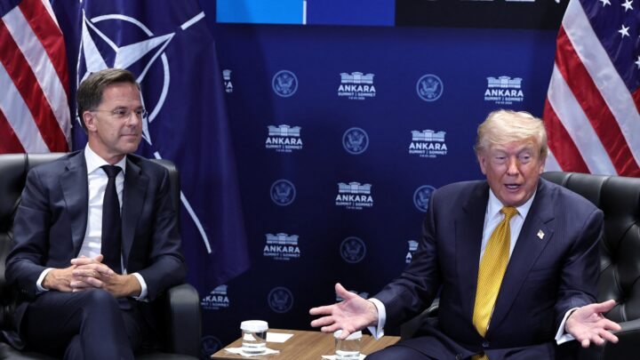 Трамп поново прети прекидом трговинских односа са Шпанијом