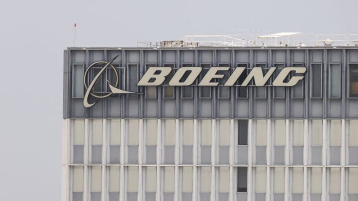US FAA Approves Boeing 737 MAX 7, Opening Sales for Smallest Model