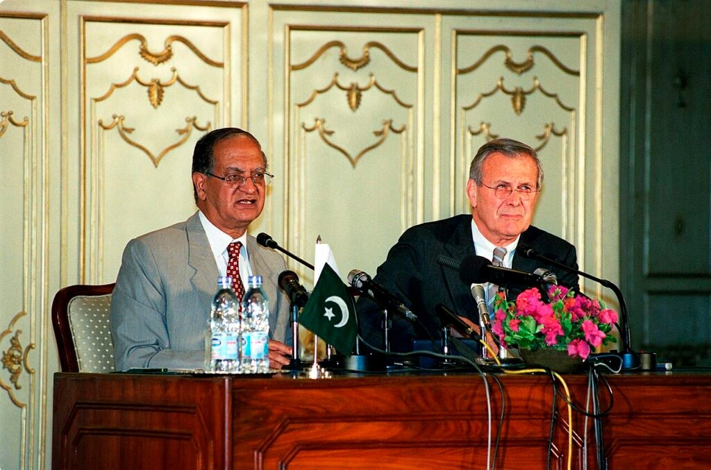 Pakistani Defense Minister Urges Closer Cooperation With Iran in 2026