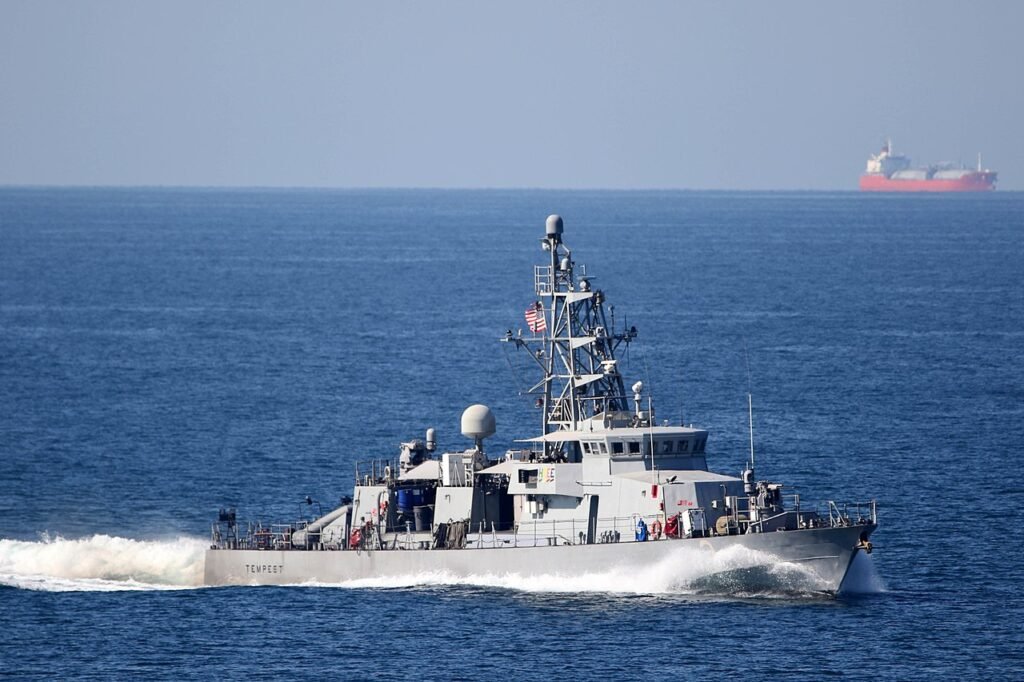 Иран условљава отварање Ормуза променом понашања САД, УАЕ оптужује Техеран за напад на танкер