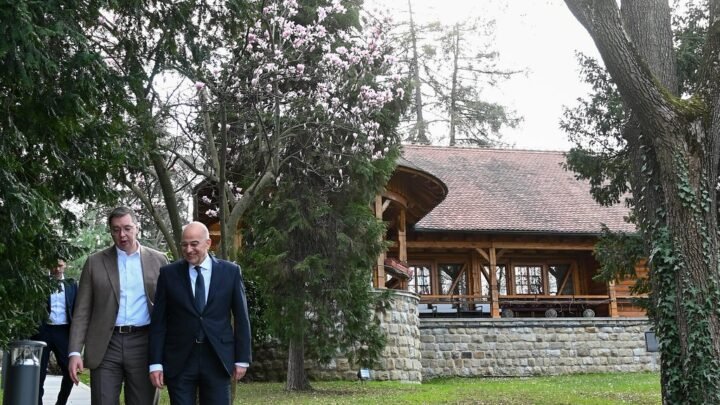 Душко Кузовић оптужује: снајперисти на крововима и сузавац на протесту у Ужицу