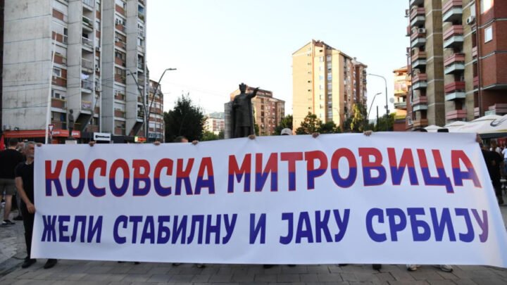 Скуп у Косовској Митровици: Подршка Вучићу и издаја Косова?