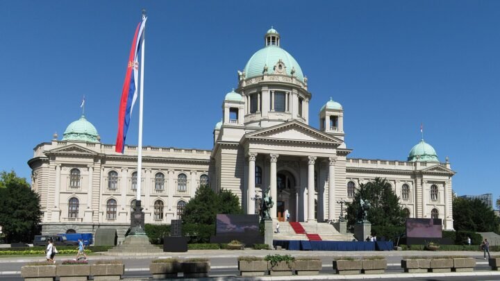 Вучић у изборној кампањи, политичка криза у Србији све извеснија